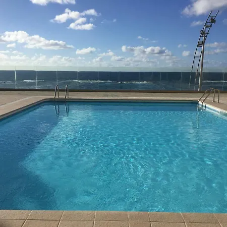 Piso Con Piscina Y Garaje En La Playa De Canteras *