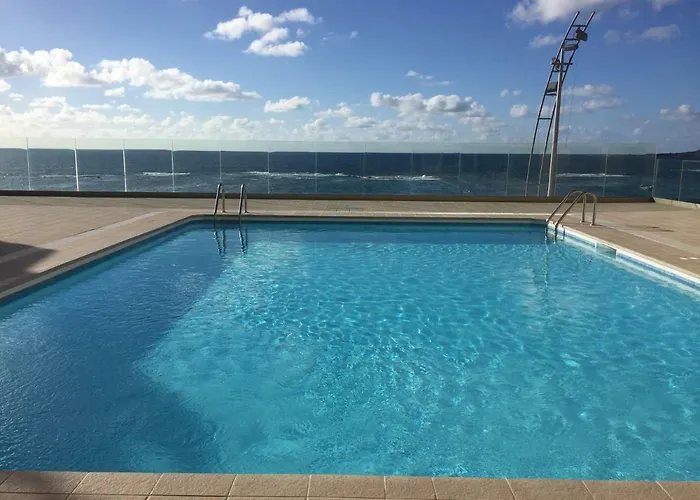 Piso Con Piscina Y Garaje En La Playa De Canteras *